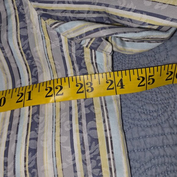 TOMMY BAHAMA MENS SIZE L BLUE, YELLOW AND WHITE JAQUARD PRINT LONG SLEEVE SHIRT. - Picture 10 of 14